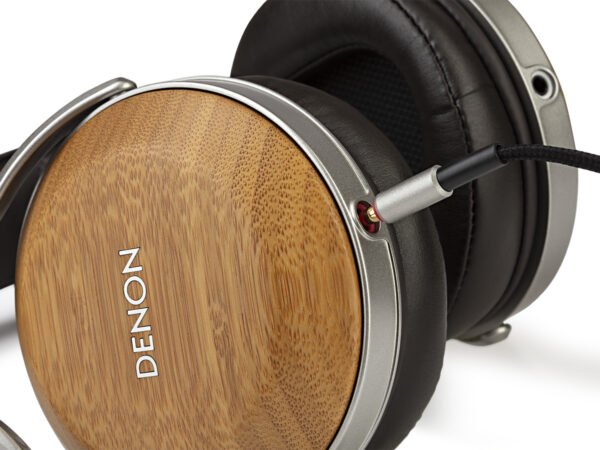Denon D9200 Headphones Studio 03