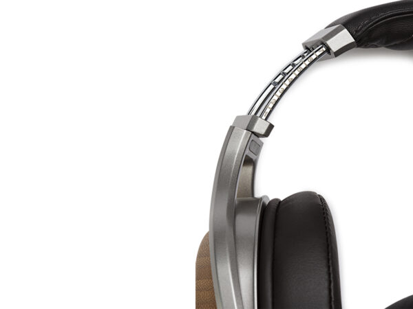 Denon D9200 Headphones Studio 04