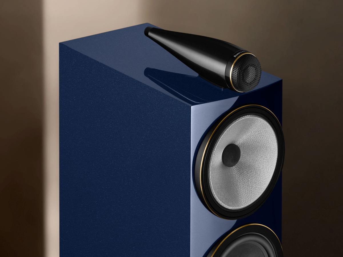 BW 702 S3 Signature Midnight Blue Metallic Beauty 7 16x9 1