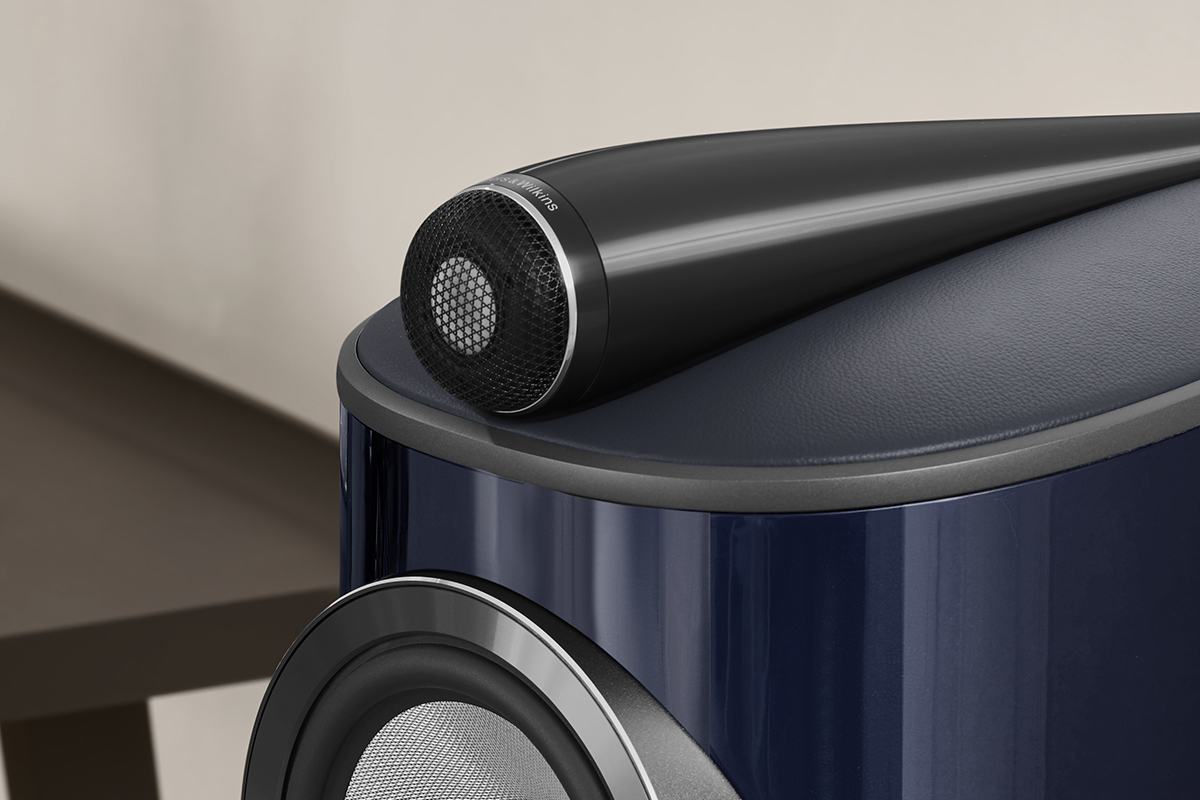 BW 805 D4 Signature Midnight Blue Metallic Lifestyle 4 1