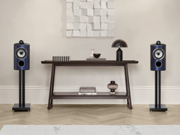 BW 805 D4 Signature Midnight Blue Metallic Lifestyle 5
