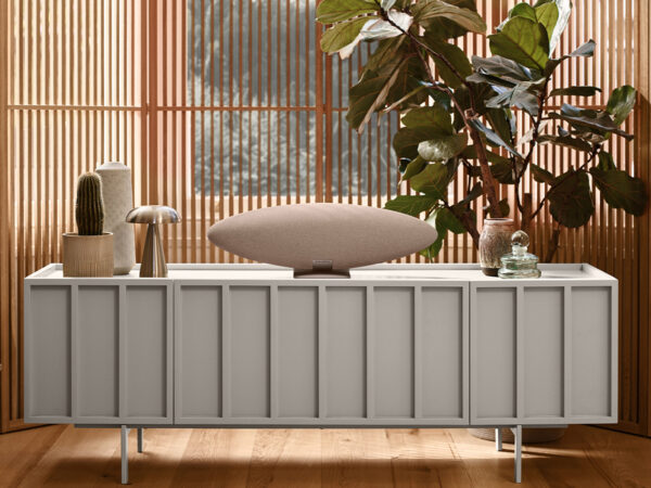 BW Zeppelin Pro Edition Lifestyle 26 Space Grey